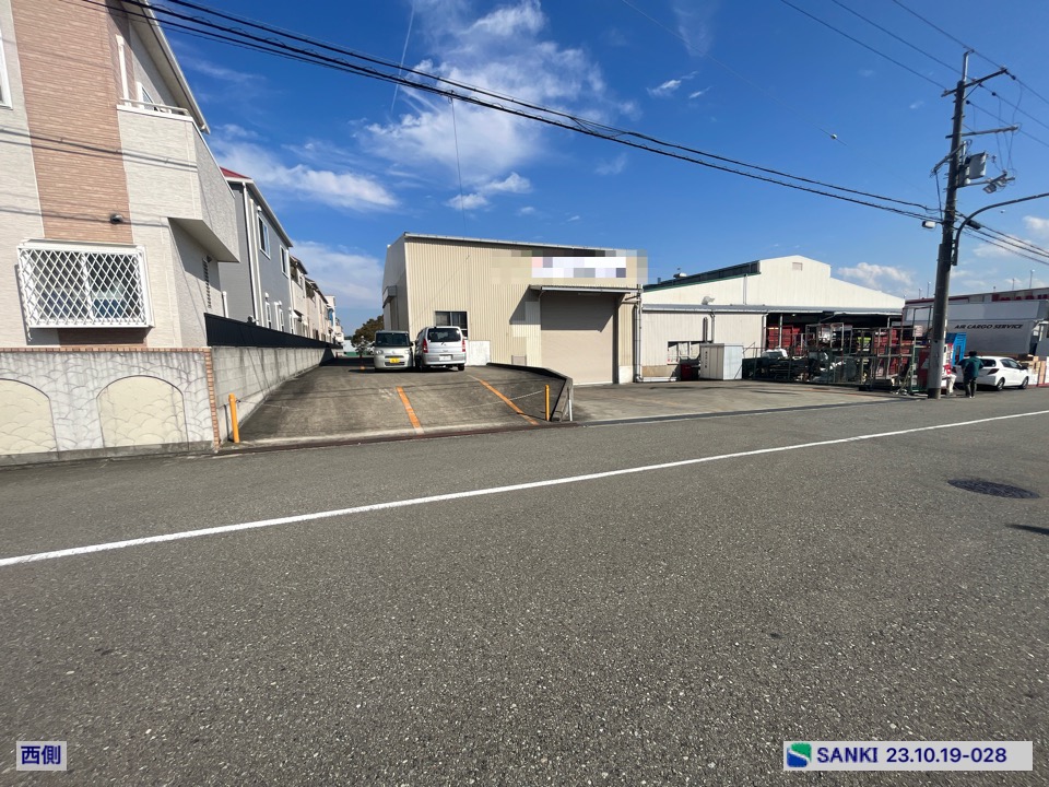 平家建 幹線道路沿　駐車スペース付　...