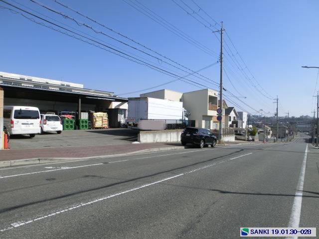 倉庫 兵庫県神戸市 西区白水1丁目 幹線道路沿 駐車スペース付 事務所有り 売土地 売倉庫 売工場の見え る 倉庫広場