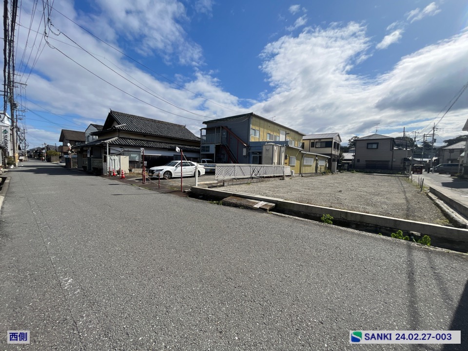 和泉砂川駅徒歩圏内！寄宿舎として利用していましたので、社宅等としての利用に最適！前面駐車スペース付◎