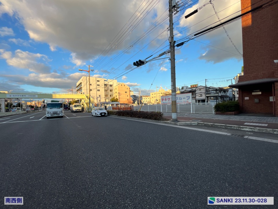 更地　幹線道路沿　大型車輌可